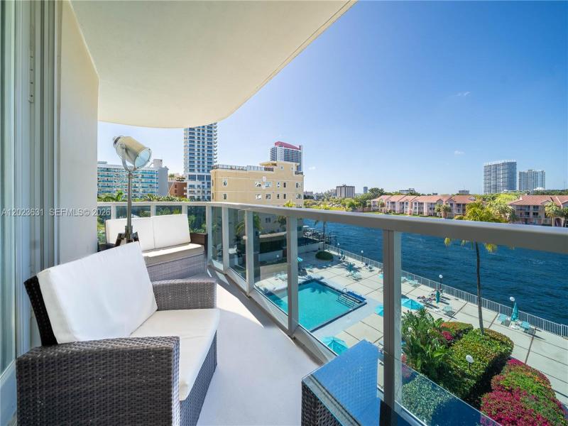 Condo for sale at Hallmark of Hollywood 306