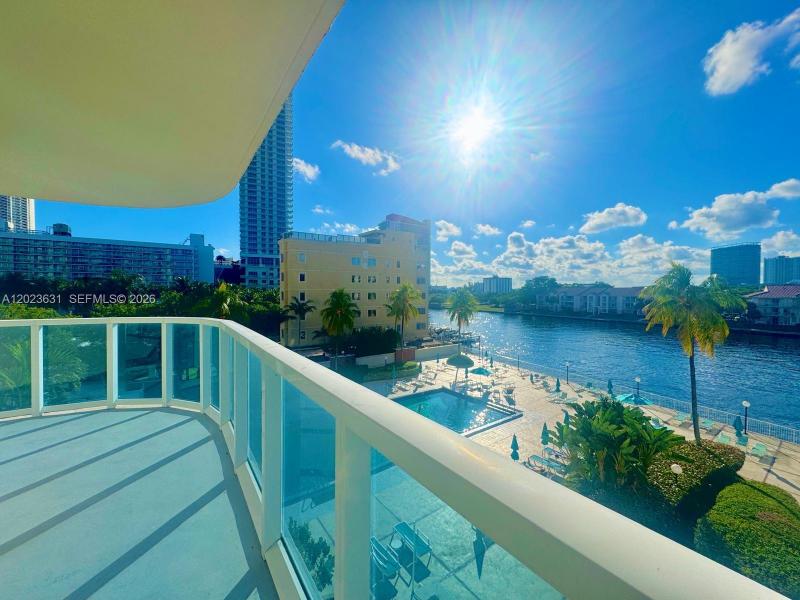 Condo for sale at Hallmark of Hollywood 306