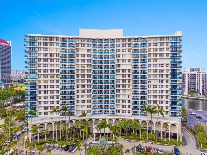 Condo for sale at Hallmark of Hollywood 306