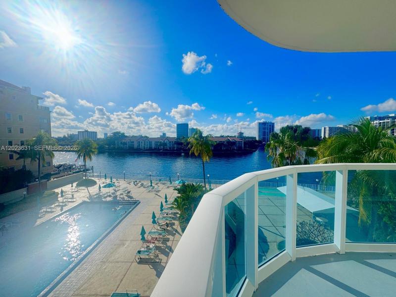 Condo for sale at Hallmark of Hollywood 306