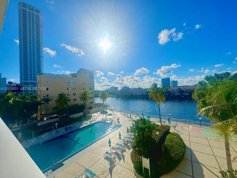 Condo for sale at Hallmark of Hollywood 306