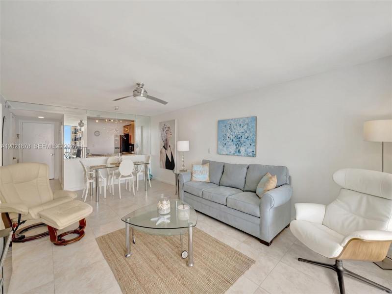 Condo for sale at Trafalgar Towers 1001
