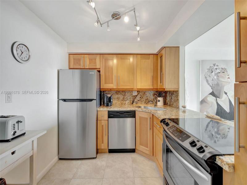 Condo for sale at Trafalgar Towers 1001