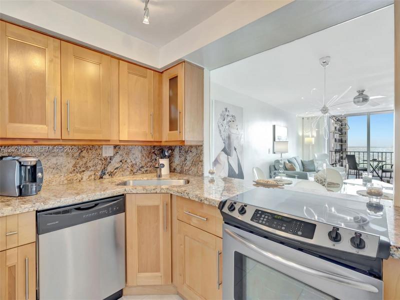 Condo for sale at Trafalgar Towers 1001