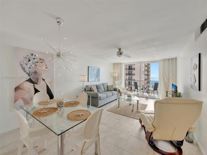 Condo for sale at Trafalgar Towers 1001