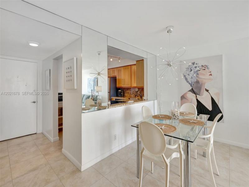 Condo for sale at Trafalgar Towers 1001