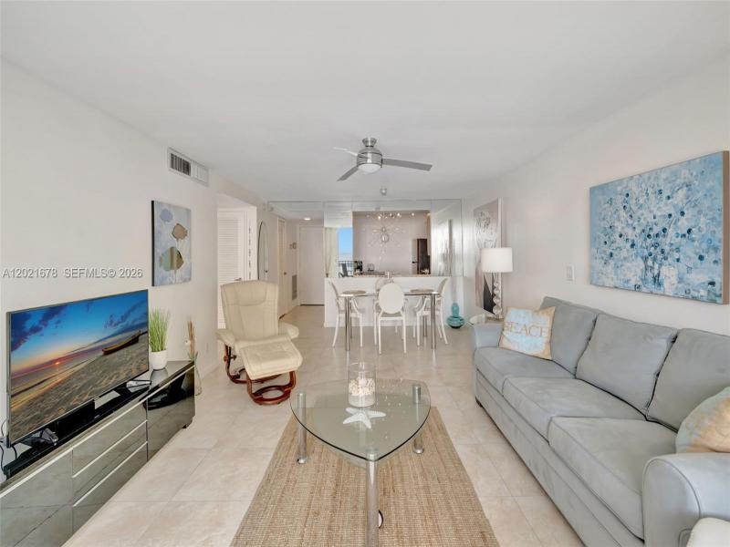 Condo for sale at Trafalgar Towers 1001