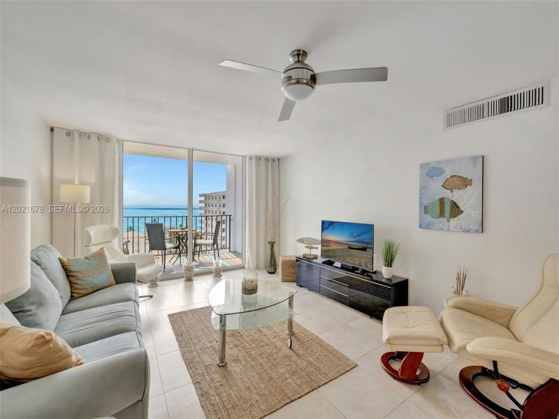 Condo for sale at Trafalgar Towers 1001