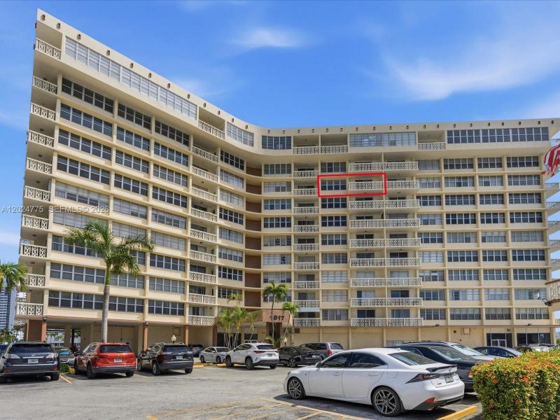 Condo for sale at Imperial Towers 918