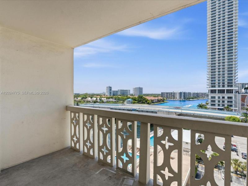 Condo for sale at Imperial Towers 918