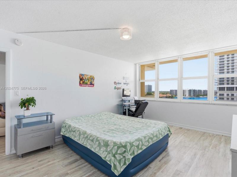 Condo for sale at Imperial Towers 918