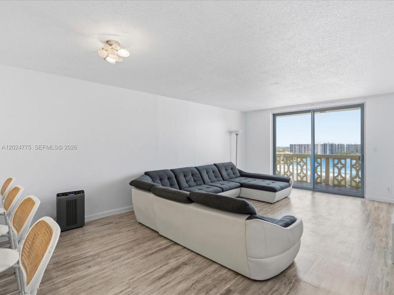 Condo for sale at Imperial Towers 918
