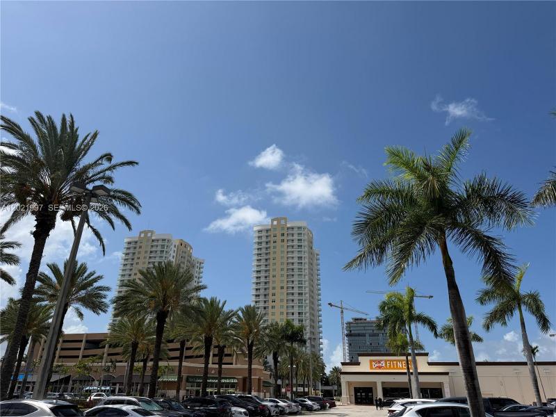 Duo Condo Apt #2404E