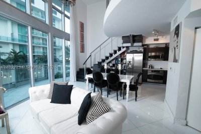 The Ivy Apt #TH301