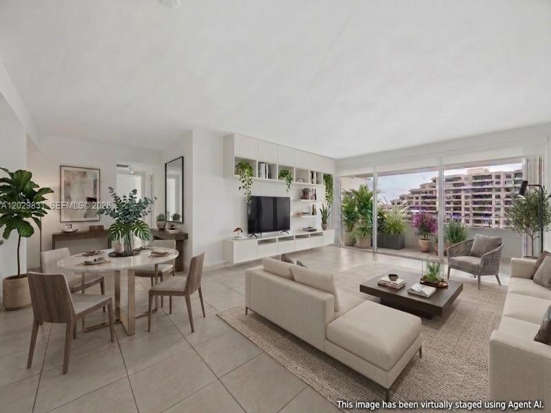 Commodore Club South Apt #911