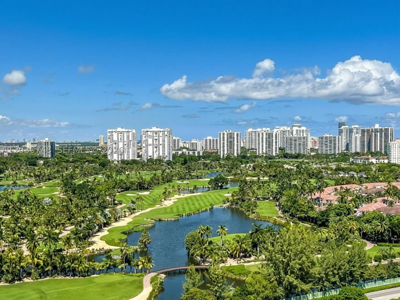 Apartment for rent at Parc Central Aventura PH10