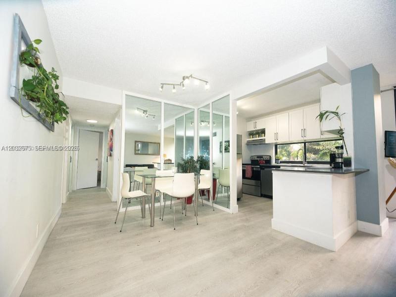 Apartment for rent at Plaza of the Americas 207