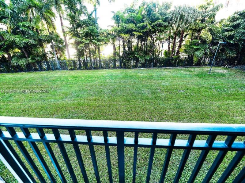 Apartment for rent at Plaza of the Americas 207