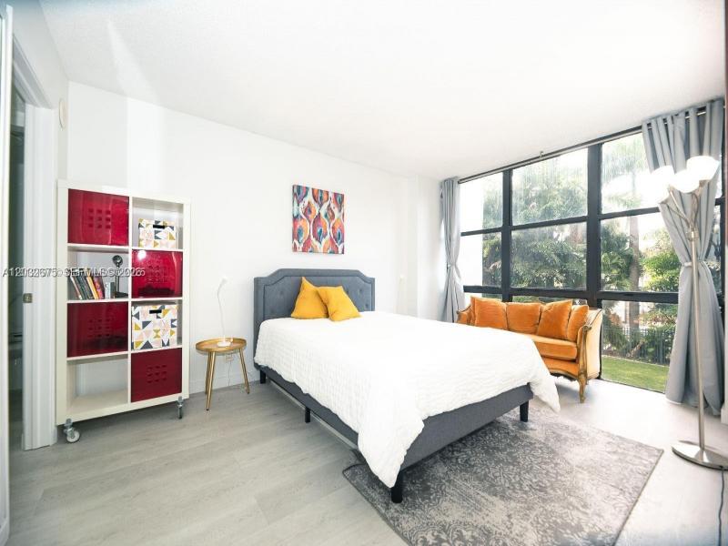 Apartment for rent at Plaza of the Americas 207