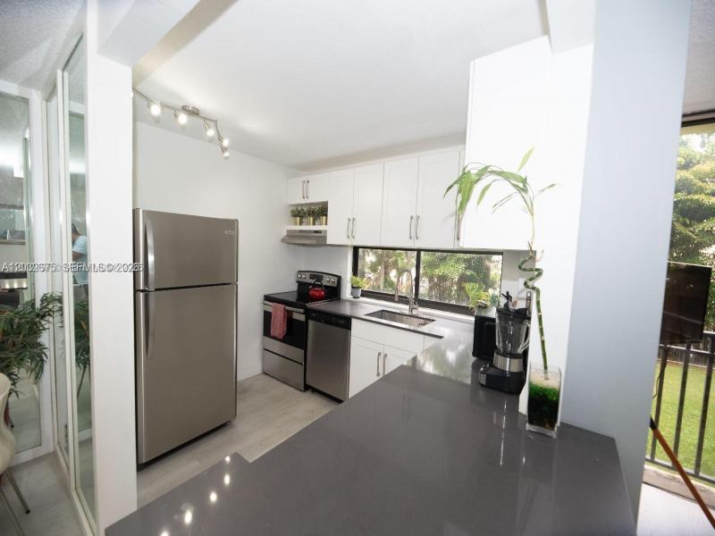 Apartment for rent at Plaza of the Americas 207
