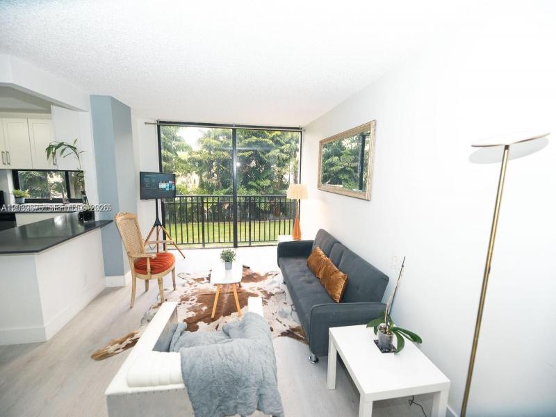 Apartment for rent at Plaza of the Americas 207