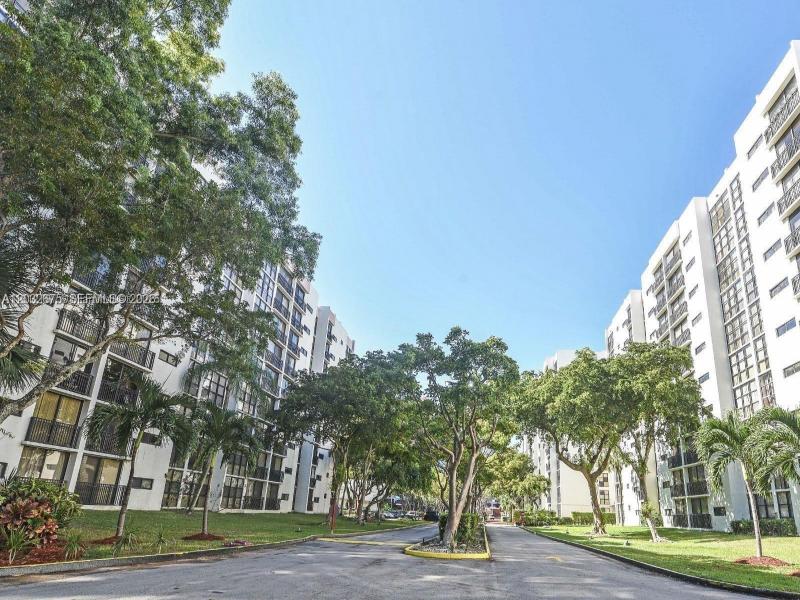 Apartment for rent at Plaza of the Americas 207