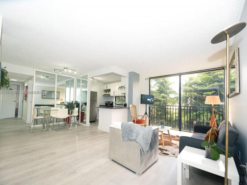 Apartment for rent at Plaza of the Americas 207
