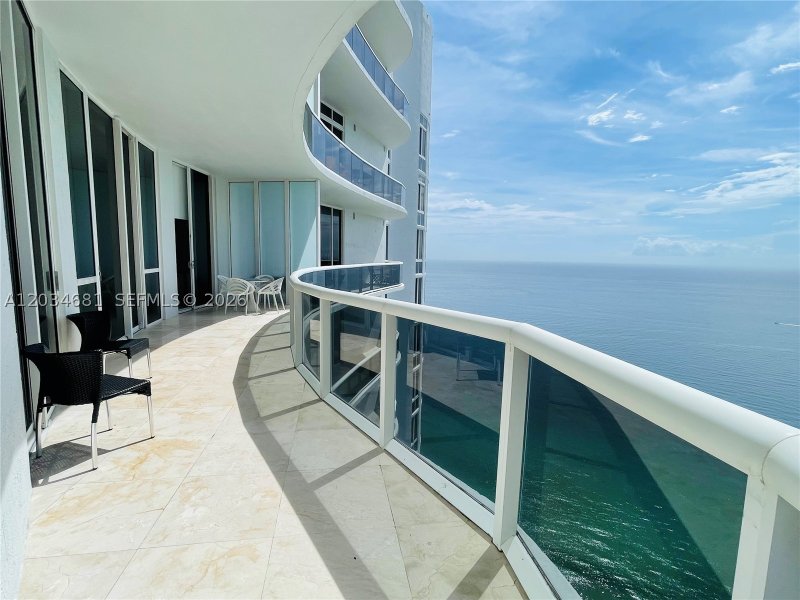 Apartment for rent at Trump Tower One 4107