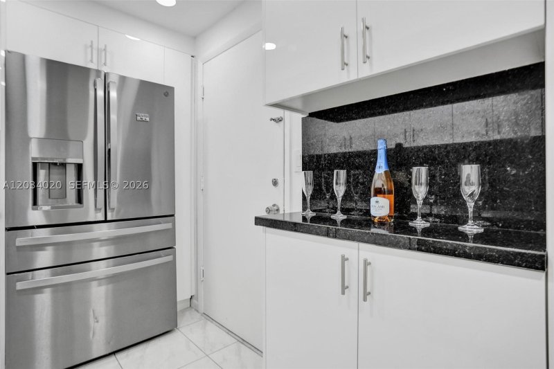 Condo for sale at Plaza Towers South 407