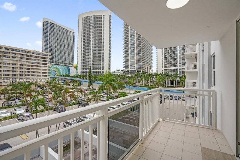 Condo for sale at Plaza Towers South 407