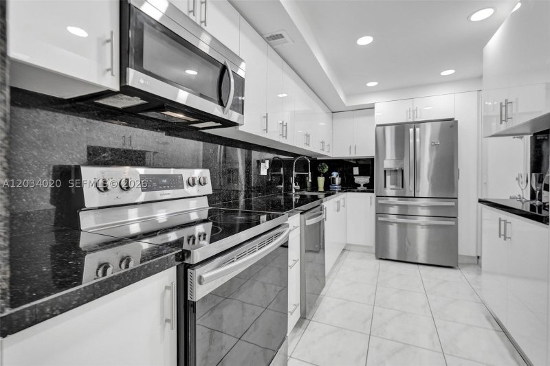 Plaza Towers South Apt #407