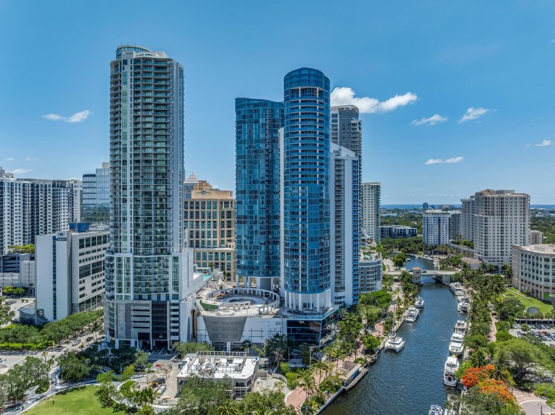 Condo for sale at Las Olas River House 4206