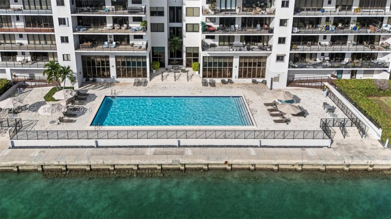 Comprar apartamento no 1000 Venetian Way 1703