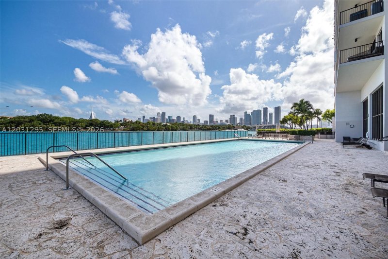 Comprar apartamento no 1000 Venetian Way 1703