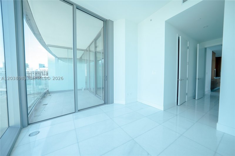 Una Residences at Brickell Apt #2703