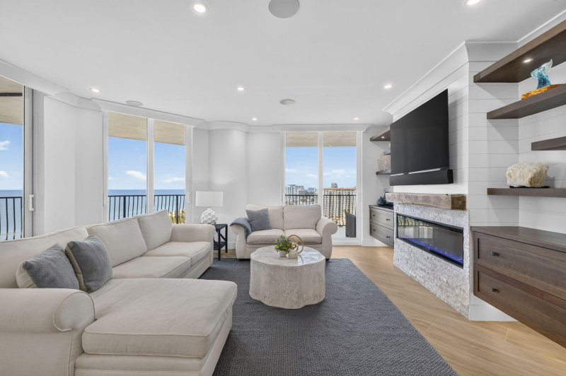 Condo for sale at Jackson Tower 1701a