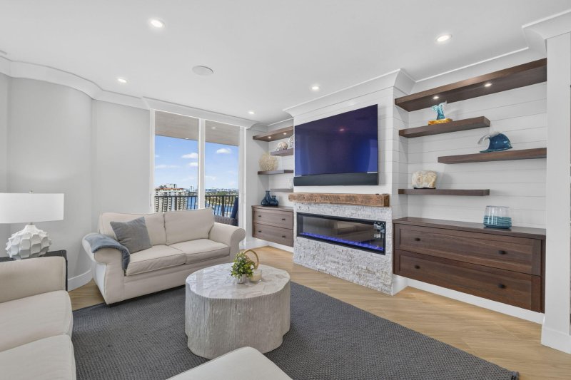 Condo for sale at Jackson Tower 1701a