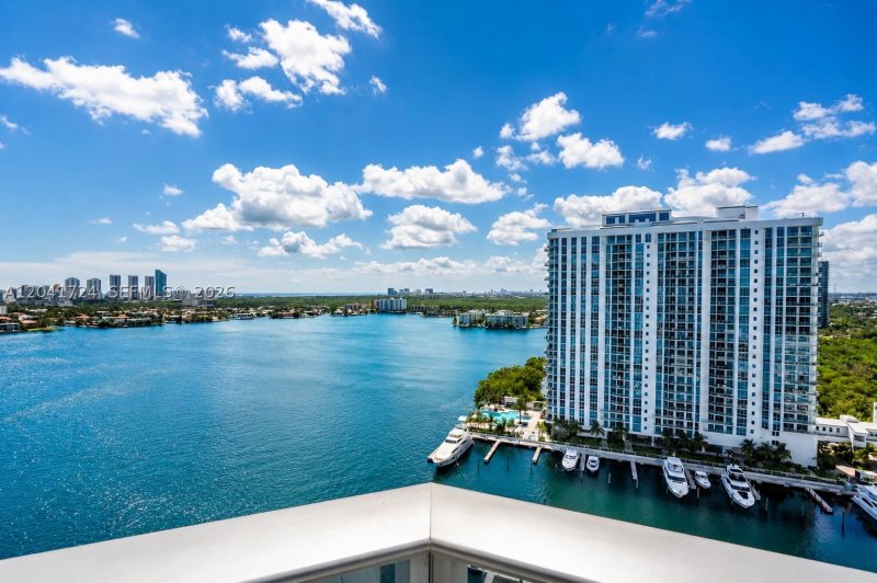Alquiler de apartamento en Marina Palms Yacht Club 1407