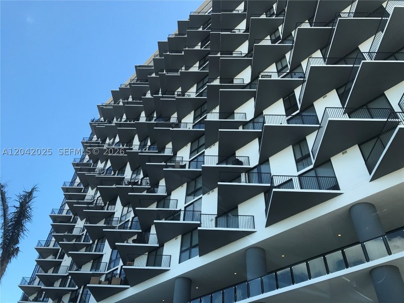 Apartment for rent at 5252 Paseo Doral 605