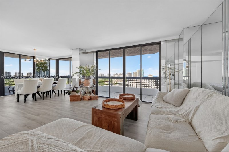 Mystic Pointe 400 Apt #1804