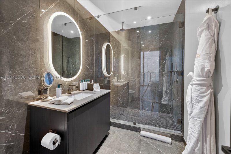 Condo for sale at E11EVEN Hotel & Residences 4702