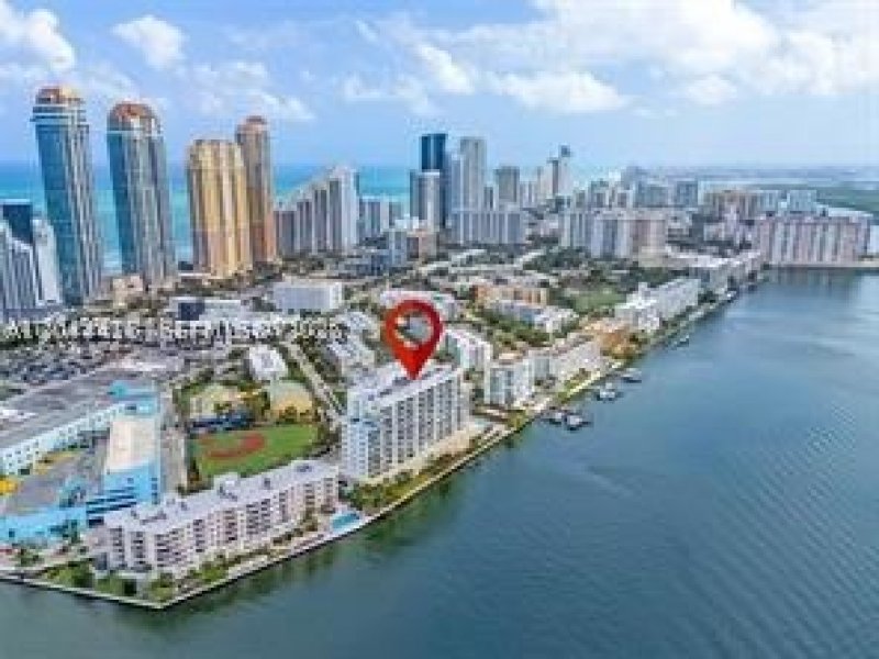 Comprar apartamento en Marina Bay Club 304