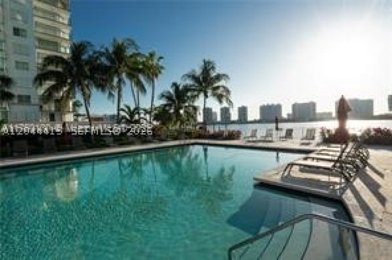 Comprar apartamento en Marina Bay Club 304