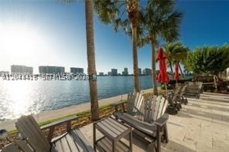 Comprar apartamento en Marina Bay Club 304