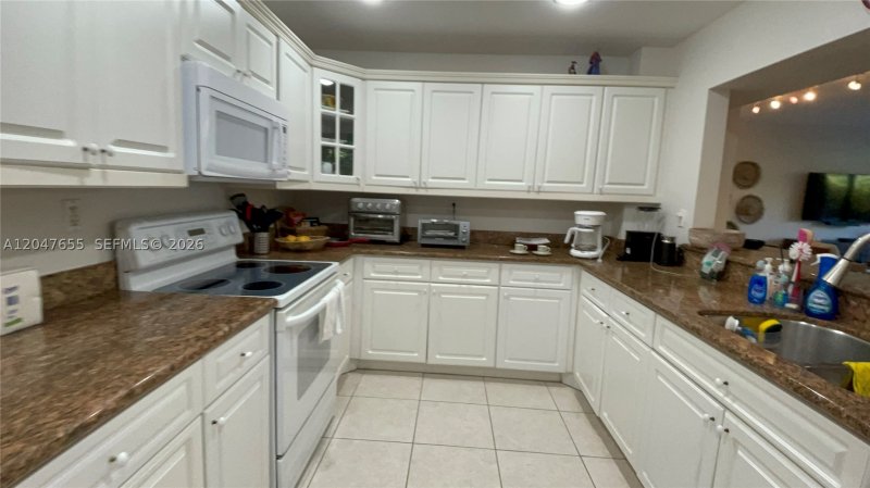 Alquiler de apartamento en Key Colony III Emerald Bay 236