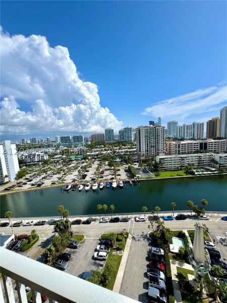 Condo for sale at Arlen House 1603
