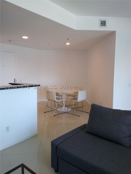 Apartment for rent at Met 1 T-2905