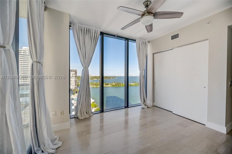 Comprar apartamento en One Paraiso 1806