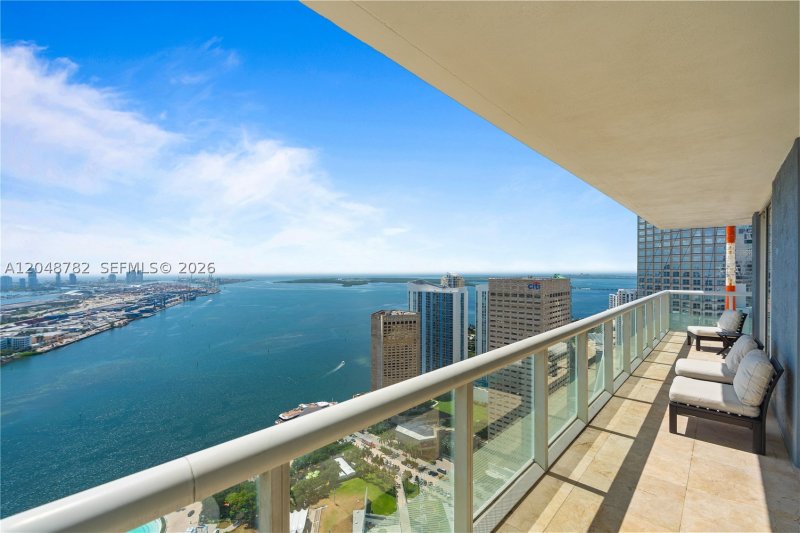 Comprar apartamento no 50 Biscayne 5210