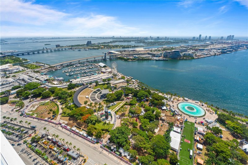 50 Biscayne Apt #5210